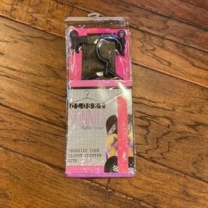 Closet Skinnies Flip Flop Hanger.  Holds up to 7 pair of flip flops.  New!